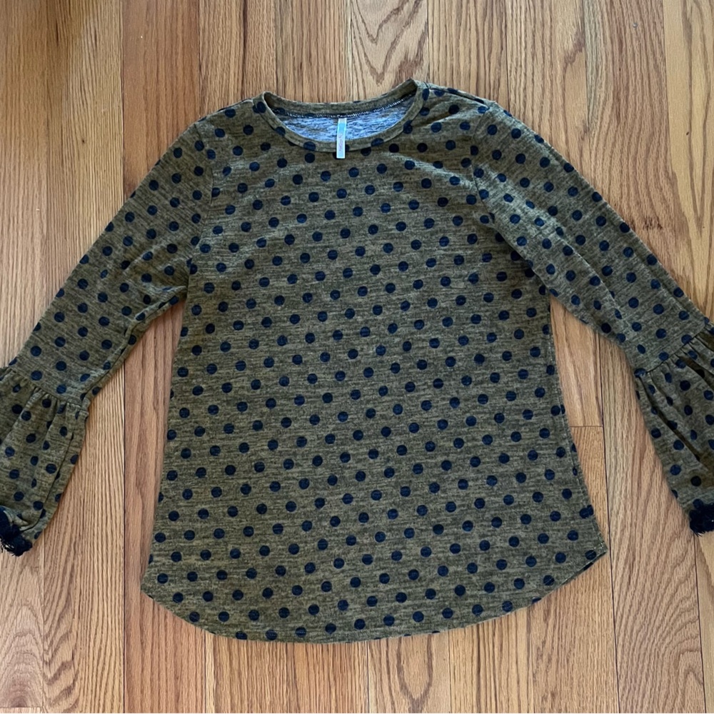 My story brand too, goldish color with black dots, bell sleeves. Size large